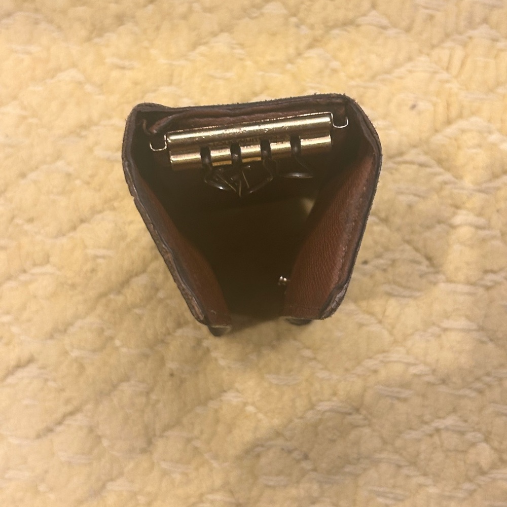 SOLD 🎊🎊🎊Louis Vuitton key holder - Picture 11 of 11